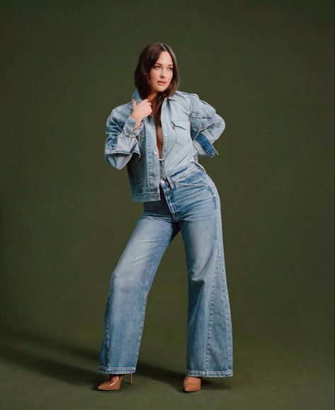 Kacey Musgraves Outfit, Kacey Musgraves Concert, Woman Of The Year, Canadian Tuxedo, Kacey Musgraves, Feminine Power, Double Denim, Latest Albums, Cool Countries