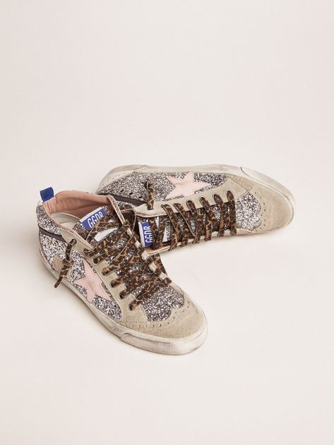 Golden Goose Women, Golden Goose Sneakers Outfit, Golden Family, Exclusive Sneakers, Pink Star, Golden Goose Sneakers, Star Sneakers, Pink Stars, Sneakers Outfit