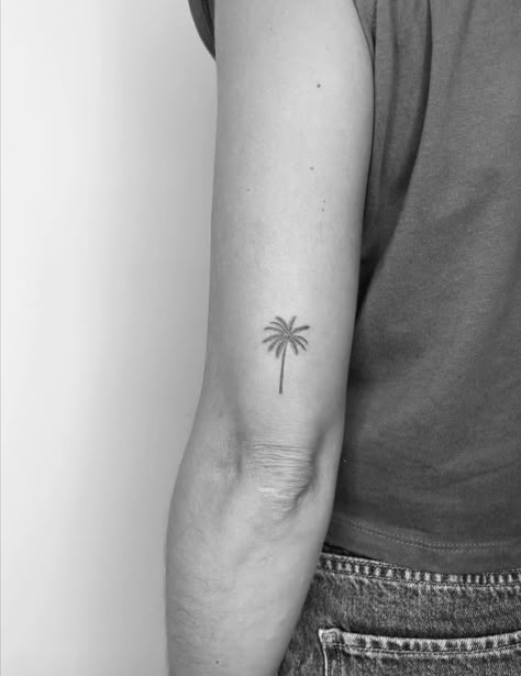 Sri Lanka Tattoo, Ear Lobe Tattoo, Small Palm Tree Tattoo, Vacation Tattoos, Ibiza 2024, Small Animal Tattoos, Snow Tattoo, Butterfly Tattoos On Arm, Small Palm Trees