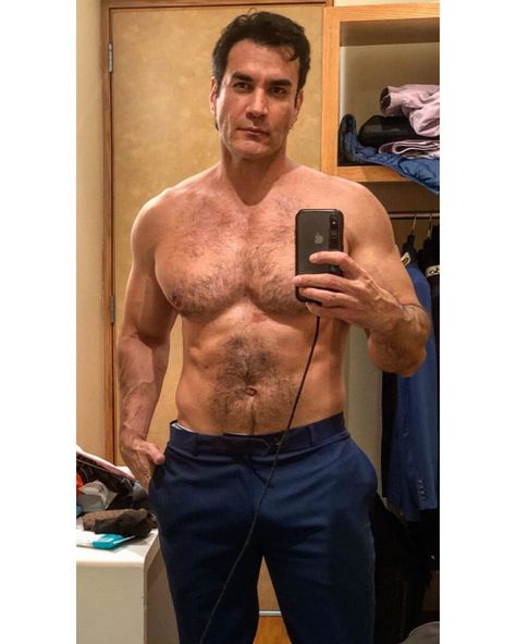 #davidzepeda 😍🤩 David Zepeda, Workout Routine For Men, Tom Welling, James Rodriguez, Josh Hutcherson, Chest Workout, Zac Efron, Adriana Lima, Chris Evans