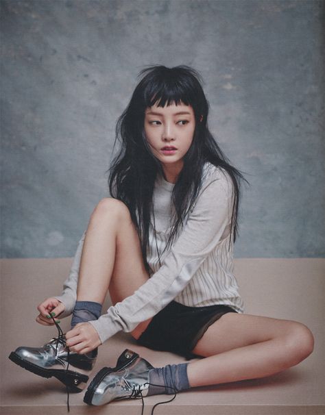 Nylon Korea | Love everything about this look: the short choppy bangs, long sleeved shirt with shorts paired with metallic shoes. Short Choppy Bangs, Choppy Bangs, Baby Bangs, Nylon Magazine, Short Bangs, Long Hair With Bangs, Mode Inspiration, Hair Goals, New Hair