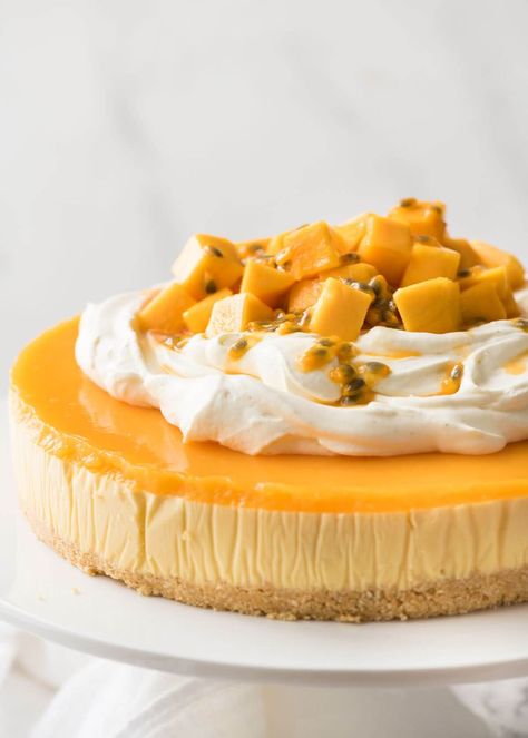 No Bake Mango Cheesecake No Bake Mango Cheesecake, Easy Vanilla Cake Recipe, Mango Dessert Recipes, Biscuits Graham, Mango Cheesecake, Mango Dessert, Mango Cream, Mango Cake, Chocolate Cake Recipe Easy