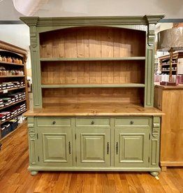 Green China Cabinet, Hamptons Style Living Room, Dining Room Banquette, Green Painted Furniture, Cottage Dining Rooms, Rustic Vintage Decor, Cabinet Paint, Sage Green Color, Farm Kitchen