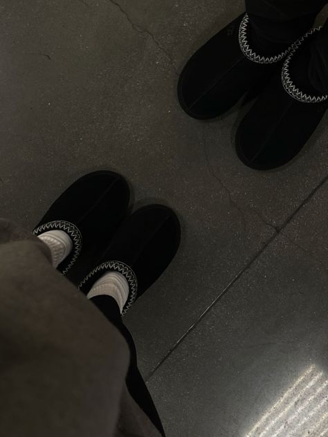 Matching Shoes For Couples, Ugg Aesthetic, Couple Shoes Matching, Lulu Girl, Uggs Tasman, Outfit With Uggs, Black Uggs, Ugg Tasman, Couple Shoes