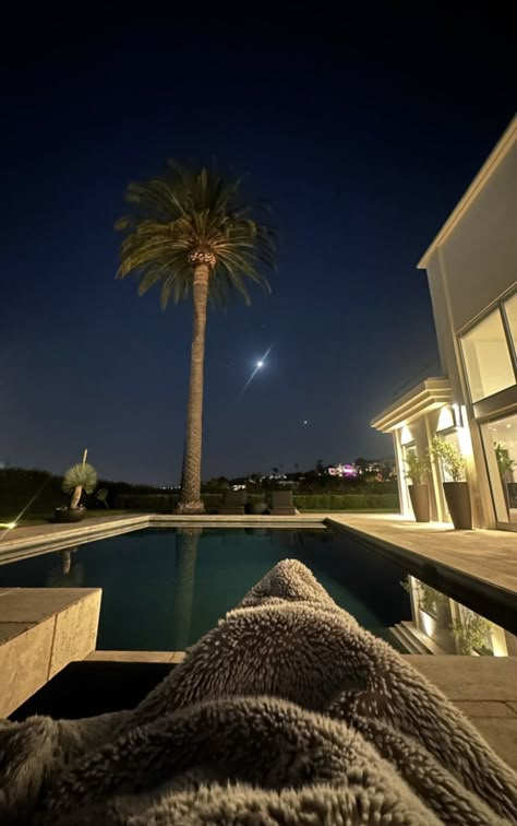 City View Apartment, In The Pale Moonlight, Vacation Pictures, Dream Lifestyle, Night Sky Photos, Dream House Exterior, Summer Dream, Night Aesthetic, Facade House