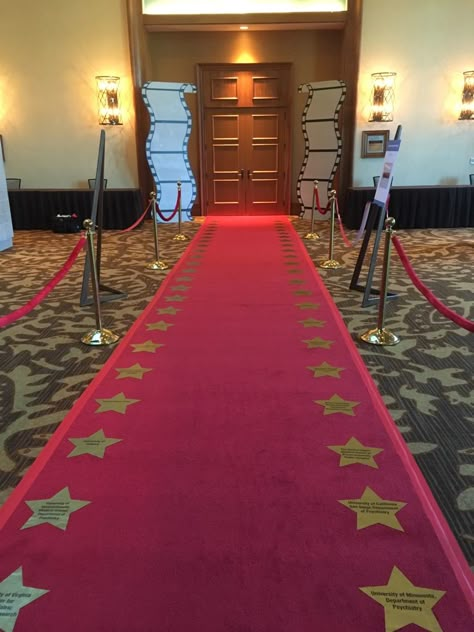 Hollywood Red Carpet Party, Red Carpet Decorations, Hollywood Decorations, Red Carpet Theme Party, Hollywood Dance, Hollywood Birthday Parties, Hollywood Prom, Oscars Party Ideas, Red Carpet Theme