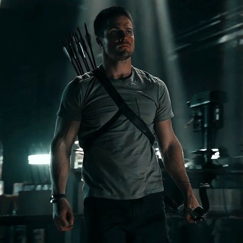 Green Arrow Stephen Amell, Arrow Stephen Amell, Parrish Teen Wolf, Arrow Oliver Queen, Oliver Queen Arrow, League Of Assassins, Arrow Tv Series, Peaky Blinders Tommy Shelby, Stephen Amell Arrow