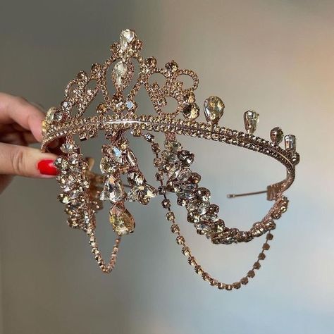 Era Victoria, Fantasy Crown, Crown Aesthetic, Headpiece Diy, Beautiful Tiaras, Princess Jewelry, Headpiece Jewelry, Magical Jewelry, Jewelry Accessories Ideas