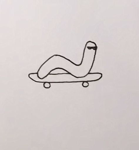 Simple Marker Tattoos, Funny Worm Tattoo, Small Worm Tattoo, Simple Small Drawings Doodles, Worm Drawing Easy, Cute Worm Tattoo, Fun Simple Drawings, Easy Small Things To Draw, Funny Drawings Sketches Doodles