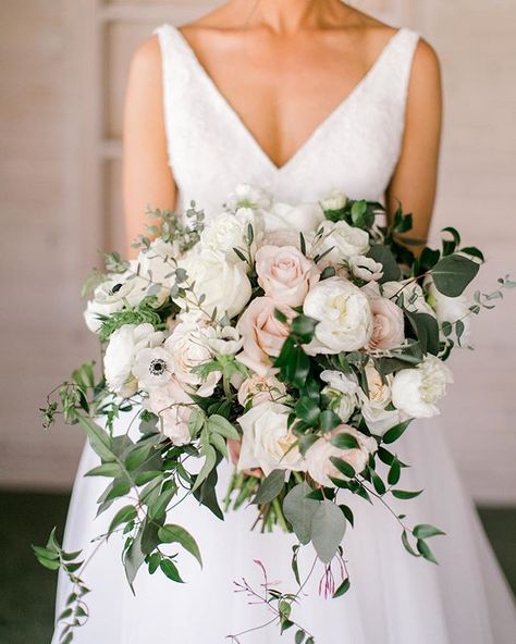 PETALS WITH STYLE (@petalswithstyle) • Instagram photos and videos Light Pink Bouquet, Pale Pink Weddings, Pink Wedding Bouquet, Soft Pink Wedding, Pink And White Weddings, Light Pink Wedding, Bridal Bouquet Pink, Blush Wedding Flowers, Wedding Bouquets Bride