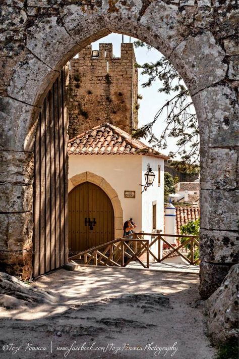 Obidos Portugal, Places In Portugal, Braga Portugal, Iberian Peninsula, Visit Portugal, Castle Wall, Portugal Travel, Spain And Portugal, Medieval Castle