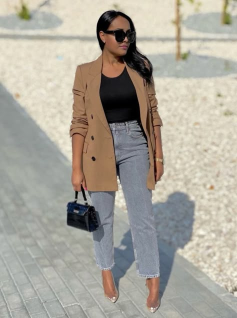 Jeans And Blazer Outfit, Stylish Business Outfits, Look Zara, Stylish Work Attire, Effortlessly Chic Outfits, Blazer Outfit, Outfits To Try, Stylish Work Outfits, Classy Casual Outfits