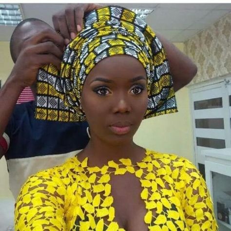 African Head Dress, Headwrap Hairstyles, African Hair Wrap, Afrocentric Fashion, Head Wrap Styles, Hair Wrap Scarf, Hair Scarf Styles, African Wear Dresses, Head Scarf Styles