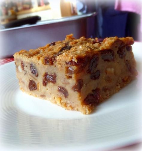 Old Time Bread Puddingfrom The English Kitchen English Bread Pudding, Traditional Bread Pudding, Pudding Recept, English Bread, Old Fashioned Bread Pudding, Bread And Butter Pudding, Bread Pudding Recipe, Stale Bread, English Food