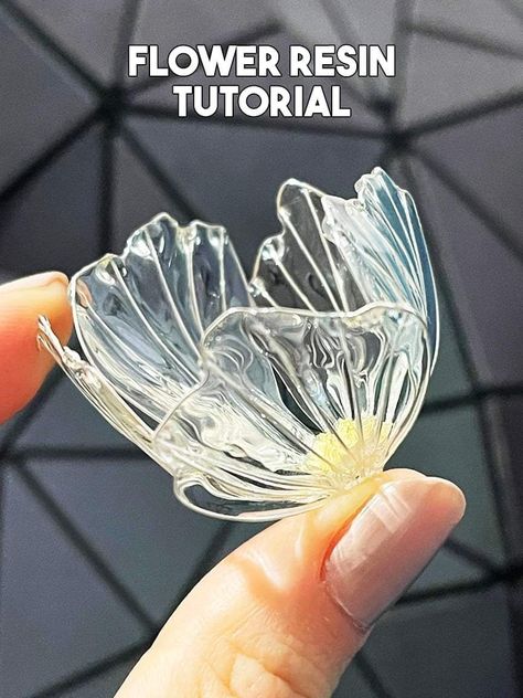 Flower Art Tutorial, Dip Resin, Diy Resin Flowers, Diy Shrink Plastic Jewelry, Diy Resin Earrings, Flower Resin Jewelry, Resin Crafts Tutorial, Floral Border Design, Wire Flowers