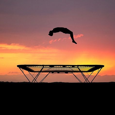 Trampolining Aesthetic, Aesthetic Trampoline, Trampoline Aesthetic, Gymnastics Vibes, Trampoline Flips, Trampoline Gymnastics, Aesthetic Gymnastics, Jumping On A Trampoline, Trampoline Jumping