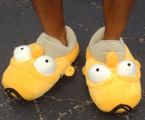 What better way to lounge around the house on a lazy day than with the Homer Simpson slippers. Once your feet slip into Homer's mouth you'll feel like you're walking on clouds of fluffy donuts that'll melt away all your worries so you can veg out in peace. Homer Simpson Slippers, Simpson Slippers, Minion Slippers, Funny Slippers, Take My Money, Homer Simpson, Dream Gift, Presents For Friends, Having A Blast