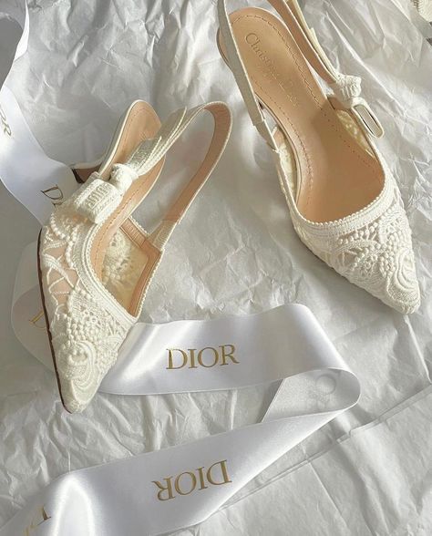 Dior Slingback, Style Formal, Wedding Shoes Heels, Lace Heels, Girly Shoes, Wedding Heels, Party Style, Dior Shoes, Formal Style