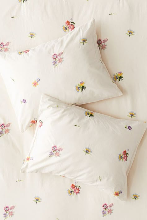 Duvet Covers Urban Outfitters, Floral Sheets, Firm Pillows, Summer Living, Floral Duvet Cover, Floral Duvet, Decoration Inspiration, Pillow Set, Dream Bedroom