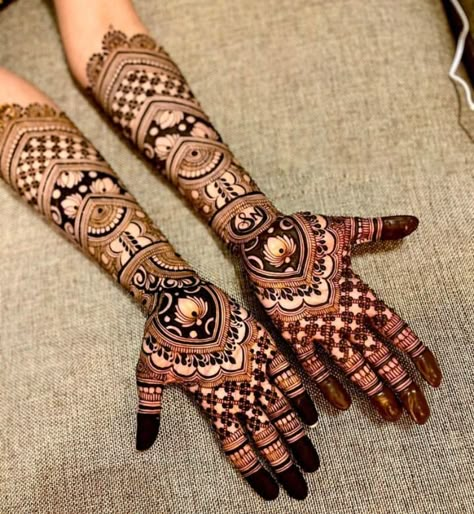 Roka Mehendi, Wedding Mehndi Design, Full Hand Bridal Mehndi, Latest Mehndi Designs Wedding, Mehndi Designs Wedding, Mehendi Tattoo, Indian Henna Designs, Palm Mehndi, Front Mehndi