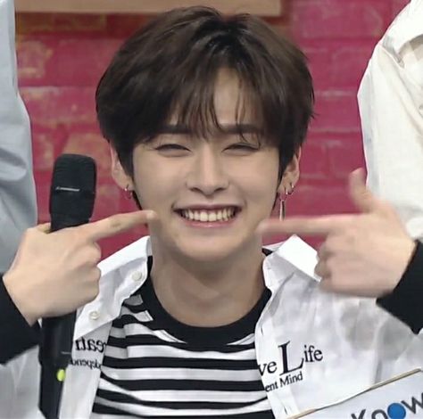 I Know You Know, Lee Know Stray Kids, Kid Memes, Kids Icon, Homeless Children, Lee Min, Lee Min Ho, My Only Love, Mixtape