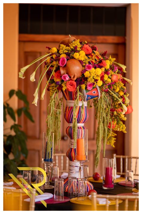 Diseño Y decoracion por Danilo Rasique #rasiqevents #BodasdeGuatemala Fruit And Flower Centerpieces, Casita Decor, Altar Flowers, Flower Centerpieces, Guatemala, Carnival, Wedding Day, Table Decorations, Baking