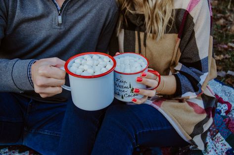 Hot Cocoa Couple Photoshoot, Hot Cocoa Bar Christmas Photoshoot, Hot Coco Photoshoot, Hot Chocolate Photography Mini Sessions, Hot Cocoa Cup Photoshoot Diy, Hot Cocoa Photoshoot, Couples Nyc, Christmas Couple Photos, Christmas Card Pictures