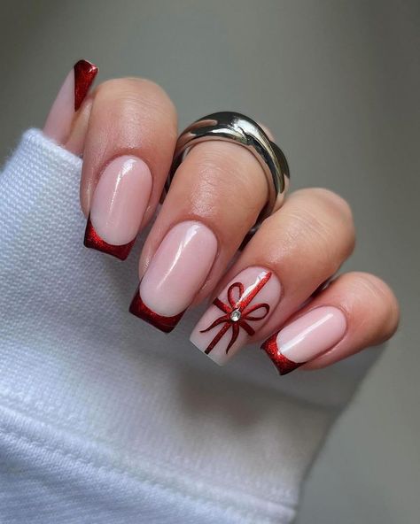 French Tip Nail Designs Christmas, Holiday French Nails Christmas, Red Christmas French Nails, Nails Red Tips French, French Nails Christmas Design, Red Nails With Bow Design, Red French Nails Christmas, Red Christmas Nails With Bow, Christmas Red French Tip Nails