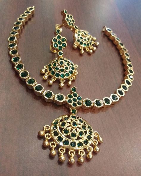 Jewellery Traditional, Traditional Jewellery, Necklace Accessories, Traditional Jewelry, Green Necklace, Green Stone, Charm Bracelet, Stone, Green