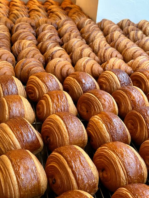 Cedric Grolet Patisserie, Cedric Grolet, Dream Bakery, Truffle Pasta, Bakery Decor, Bread Art, Paris Luxury, French Bakery, French Pastries