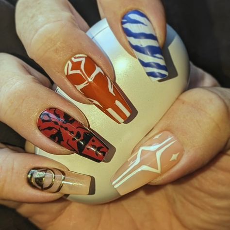 Asoka Tano Nails, May The 4th Nails, Ahsoka Painting, Star Wars Acrylic Nails, Star Wars Inspired Nails, Ahsoka Nails, Mandalorian Nails, Star Wars Nails Designs, Star Trek Nails