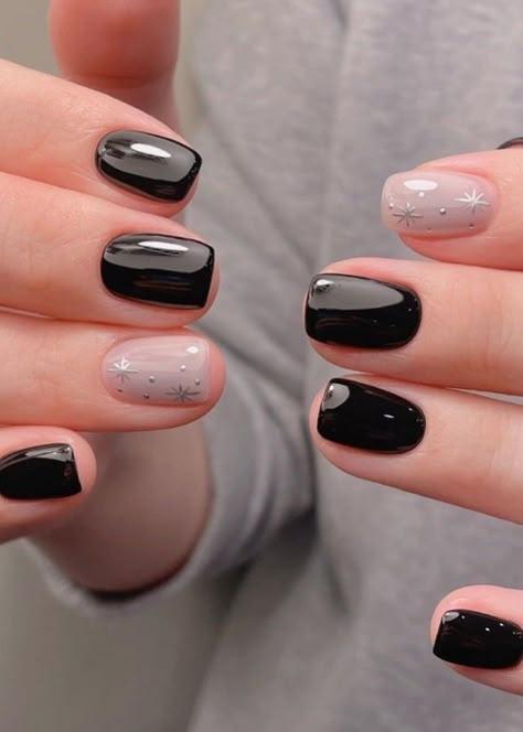 Simple Gel Nails Short, Trending Nails, January Nails, Short Gel Nails, Gelish Nails, Simple Gel Nails, Black Nail Designs, Cute Gel Nails, Short Nail Designs