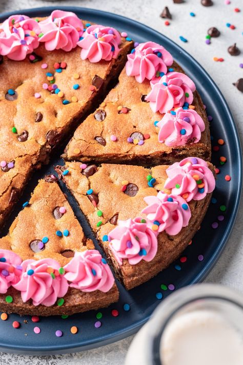 Cookie Cake Icing, Chocolate Chip Cookie Cake Recipe, Birthday Cookie Cake, Toffee Cheesecake, Easy Chocolate Chip Cookie, Not My Job, Homemade Buttercream Frosting, Mini Chocolate Chip Cookies, Bento Box Ideas