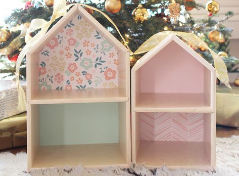 A DIY Wooden Dollhouse - Pepper Design Blog Diy Wooden Dollhouse Plans, Diy Wood Dollhouse, Diy Dollhouse Plans, Diy Wooden Dollhouse, Dollhouse Furniture Plans, Dollhouse Woodworking Plans, Wood Dollhouse, Diy Miniatures, Calico Critter