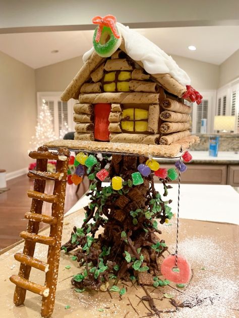 Ginger Bread Ideas Creative, Gingerbread Houses Unique, Gender Bread House, Original Gingerbread House Ideas, Creative Ginger Bread Houses, Gingerbread Treehouse Ideas, Christmas Ginger Bread House Ideas, Over The Top Gingerbread House, Unusual Gingerbread Houses