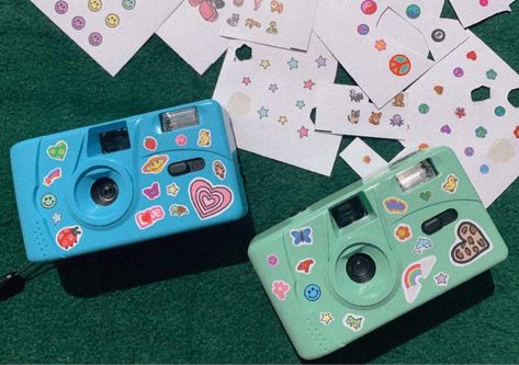 Stickers On Camera Aesthetic, Decorating Disposable Camera, Film Camera Decoration, Cute Disposable Camera, Disposable Camera Decorating, Decorated Disposable Camera, Disposable Camera Gift, Kodak M35 Pictures, Aesthetic Disposable Camera