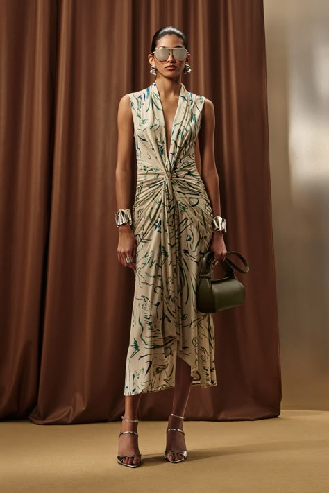 Ferrari Resort 2025 https://www.vogue.com/fashion-shows/resort-2025/ferrari/slideshow/collection#34 Polo Wear, 2025 Fashion Trends, 2025 Trends, Trends 2025, Outfits Chic, Print Trends, 2025 Fashion, Working Woman, Style Mistakes