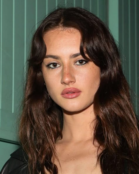 Grace Van Patten Tell Me Lies, Grace Van Patten Hair, Brunette Icons, Grace Van Patten, Tell Me Lies, Celeb Pictures, Amanda Miller, Feminine Face, Autumn Hair