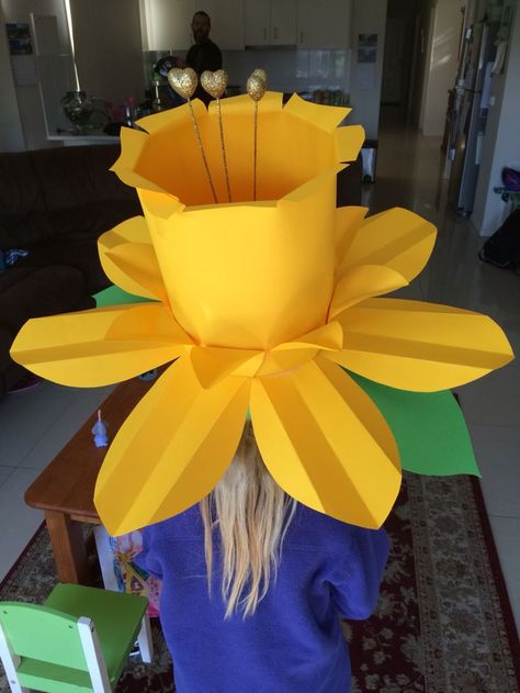 Daffodil hat for Easter Parade Spring Hat Parade, Easter Hat Parade Ideas, Easter Bonnet Competition, Easter Hat Parade, Easter Bonnets, Daffodil Day, Parade Ideas, Easter Hat, Crazy Hat Day