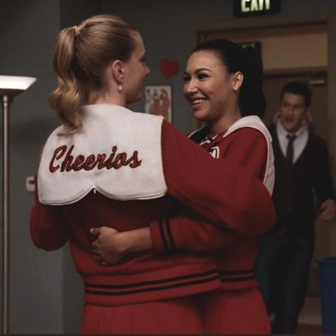 Santana And Brittany, Glee Santana And Brittany, Brittany And Santana, Best Tv Couples, Glee Fashion, Heather Morris, Naya Rivera, Glee Cast, Tv Couples