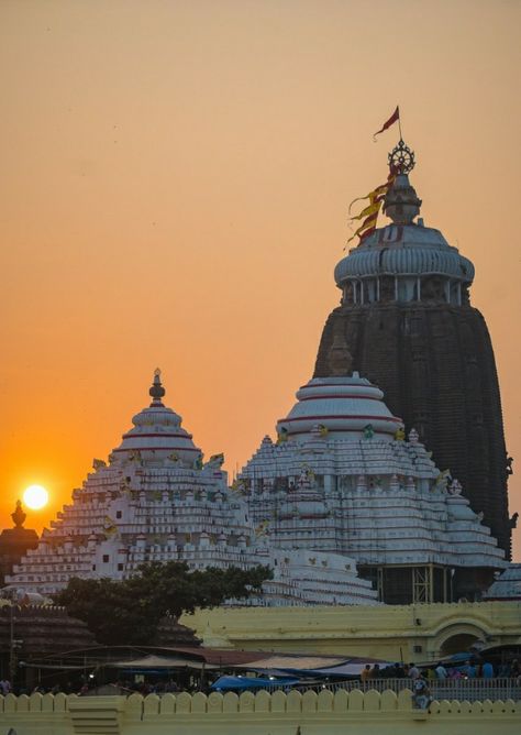 Jagnath Puri Image, Jagannath Puri Aesthetic, Jagannatha Beautiful Images, Sri Jagannath, Unreal Places, Iphone Mirror Selfie, Jagannath Temple Puri, Jagannath Temple, Art Journal Challenge