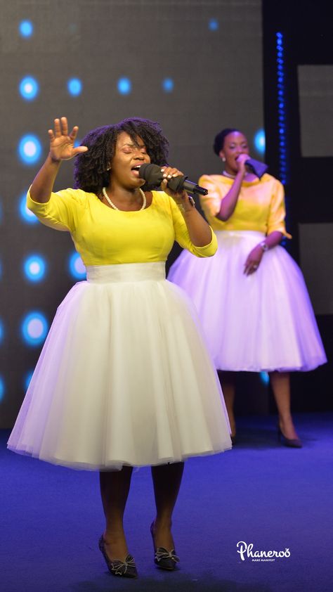 Hallelujah, Hallelujah, Kabaka Yesu, ye gwe afuga emirembe gyona (King Jesus, You reign forever more) bit.ly/Phaneroo372 #Praise #PhanerooOnlineService #LiveNow Choir Uniforms Youth, Choir Uniforms Style, Choir Outfits, Classy Church Outfits, Choir Uniforms, Choir Dresses, Dress Patterns Diy, Fashion Pic, Lace Dress Styles