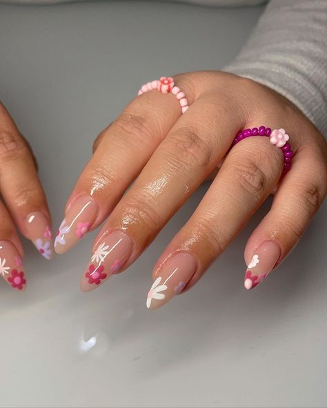 PRISSYJGELX on Instagram: “S P R I N G has S P R U N G! 🤩🌸💖 #gelx #nails #nailinspo #springnails #spring @kiaraskynails medium almond” Summer Nails Almond, Nails Art Designs, Spring Acrylic Nails, Almond Acrylic Nails, Easter Nails, Floral Nails, Short Acrylic Nails, Long Acrylic Nails, Flower Nails