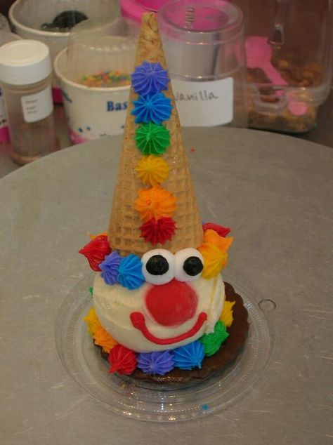 90's basket Robbins clown ice cream cone Clown Cones, Clown Cake, Baskin Robbins, A Clown, Ice Cream Party, Cute Desserts, Oui Oui, Ice Cream Cake, Sweet Memories