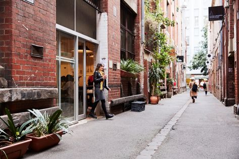 Melbourne's best laneway secrets Rooftop Bars Los Angeles, Melbourne Laneways, Melbourne Airport, Rooftop Bars, London Bars, Urban Oasis, Rooftop Bar, Coimbatore, Australia Travel