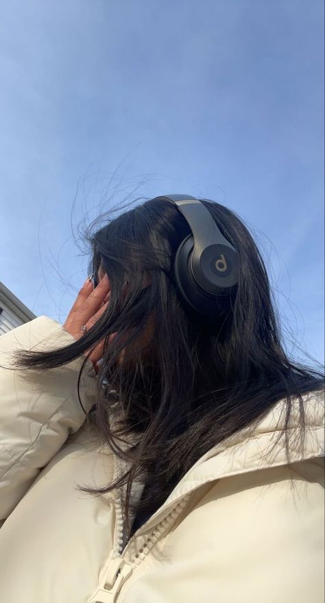 Headphones Girl Aesthetic, Headphones Aesthetic, Listening To Music, Headphones, I Hope, Music, Hair