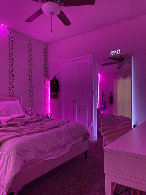 bedroom idea Baddie Room, Room Organization Bedroom, Luxury Room Bedroom, Chill Room, Classy Bedroom, Room Redesign, Girly Room, Redecorate Bedroom, Luxury Rooms