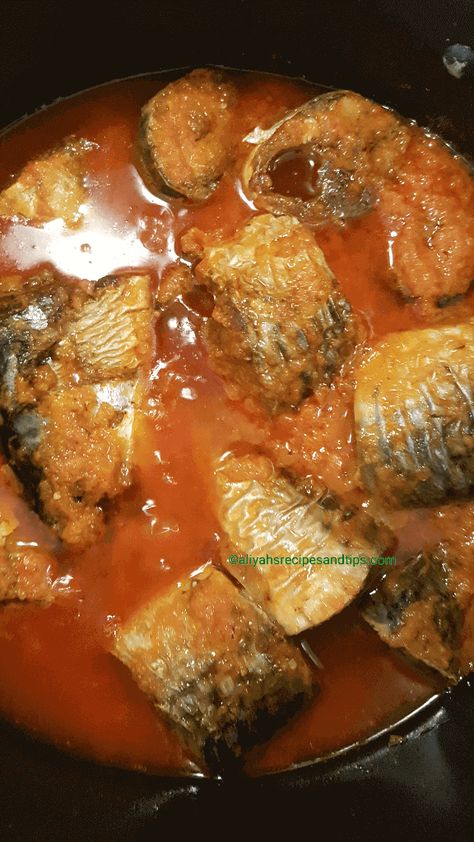 Food Timetable, African Soups, Fish Seasoning Recipe, Rice And Stew, Fish With Rice, Stew Fish, Seafood Curry, African Kitchen, Fish Stew Recipes