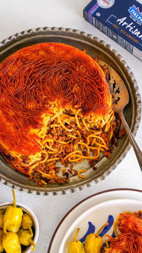 Persian Pasta, Persian Macaroni, Persian Spaghetti Recipe, Persian Spaghetti, Food Persian, National Pasta Day, Spaghetti Pie Recipes, Arabic Culture, Spaghetti Pie