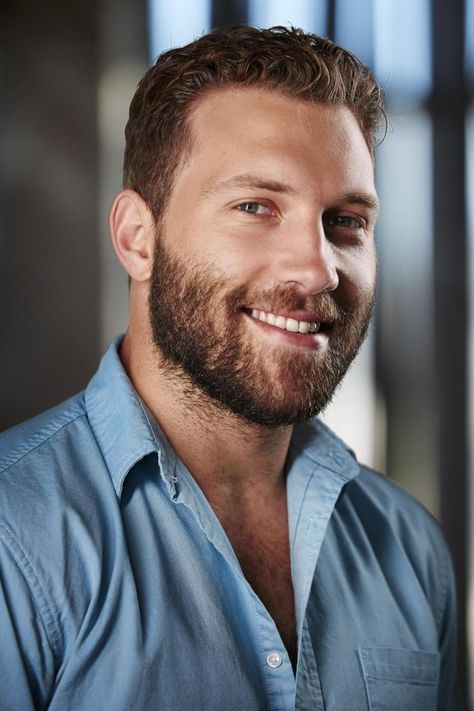 This Australian dreamboat is all you will ever need. Jay Courtney, Jai Courtney, Great Beards, Australian Actors, Moustaches, Beard Styles, Male Face, Good Looking Men, Perfect Man